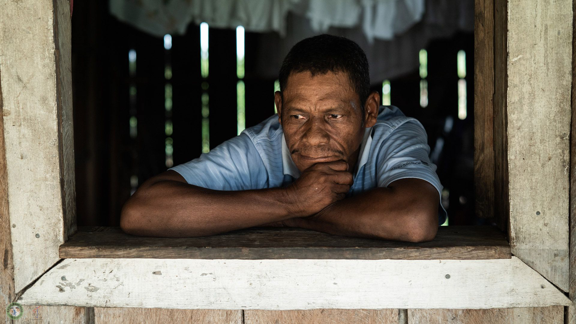 Personas en lancha camino a la mosquitia